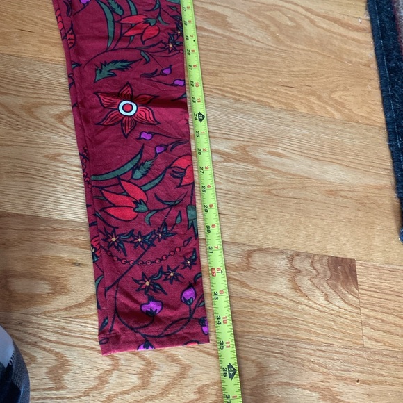 Lularoe one size red with flowers - Picture 5 of 6